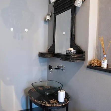Beautiful Floral On Navigli Apartment *