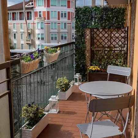 Beautiful Floral On Navigli Apartament *